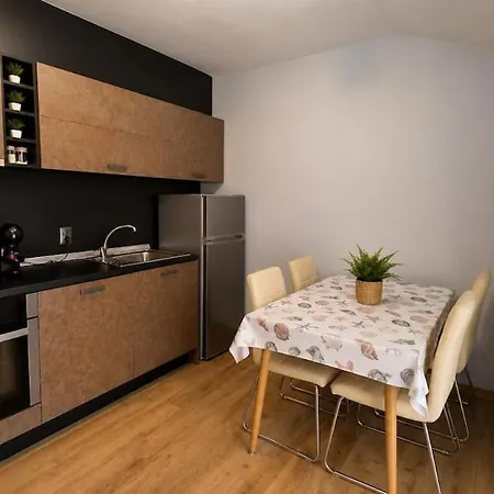Апартаменти Cozy 1br Near Dentaprime W/ Free Parking