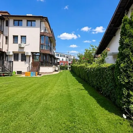 Cozy 1br Near Dentaprime W/ Free Parking Варна